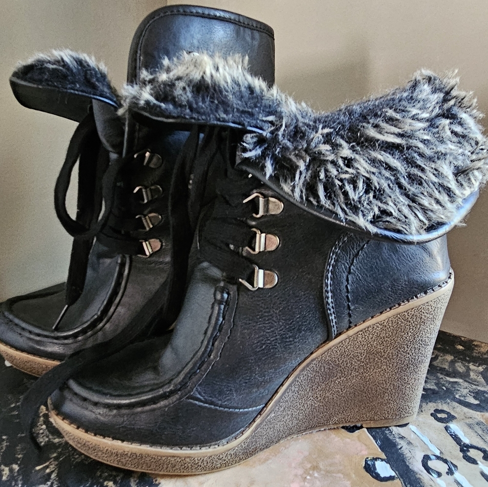 BOOTS WITH FUR 👢